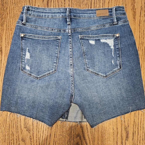 Judy Blue Denim Skort Size Large. With Stretch. - Picture 3 of 8